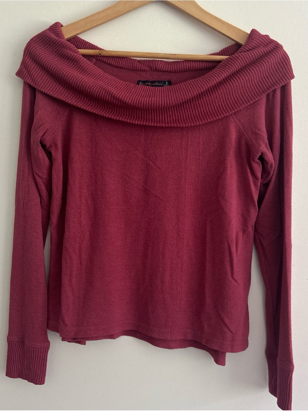 Abercrombie & Fitch Off-Shoulder Light Sweater Top Size S